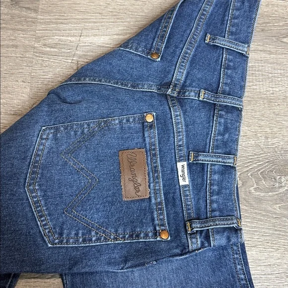 NWT Wrangler Women’s Wanderer High Rise Modern Flare Jeans Blue Sz 27x30 - Picture 4 of 11